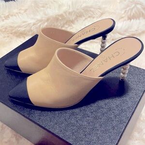 CHANEL Mules with pearl heels